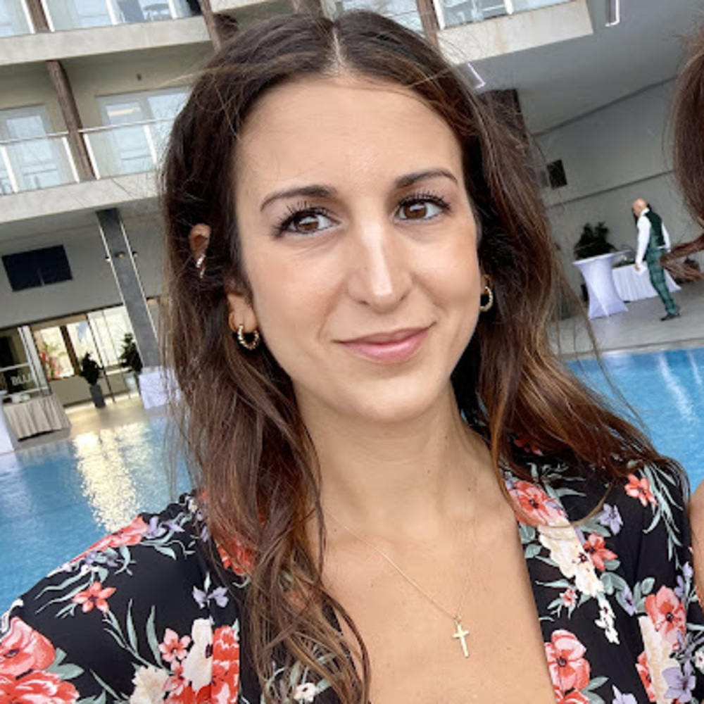 Meet your Posher, Cristina